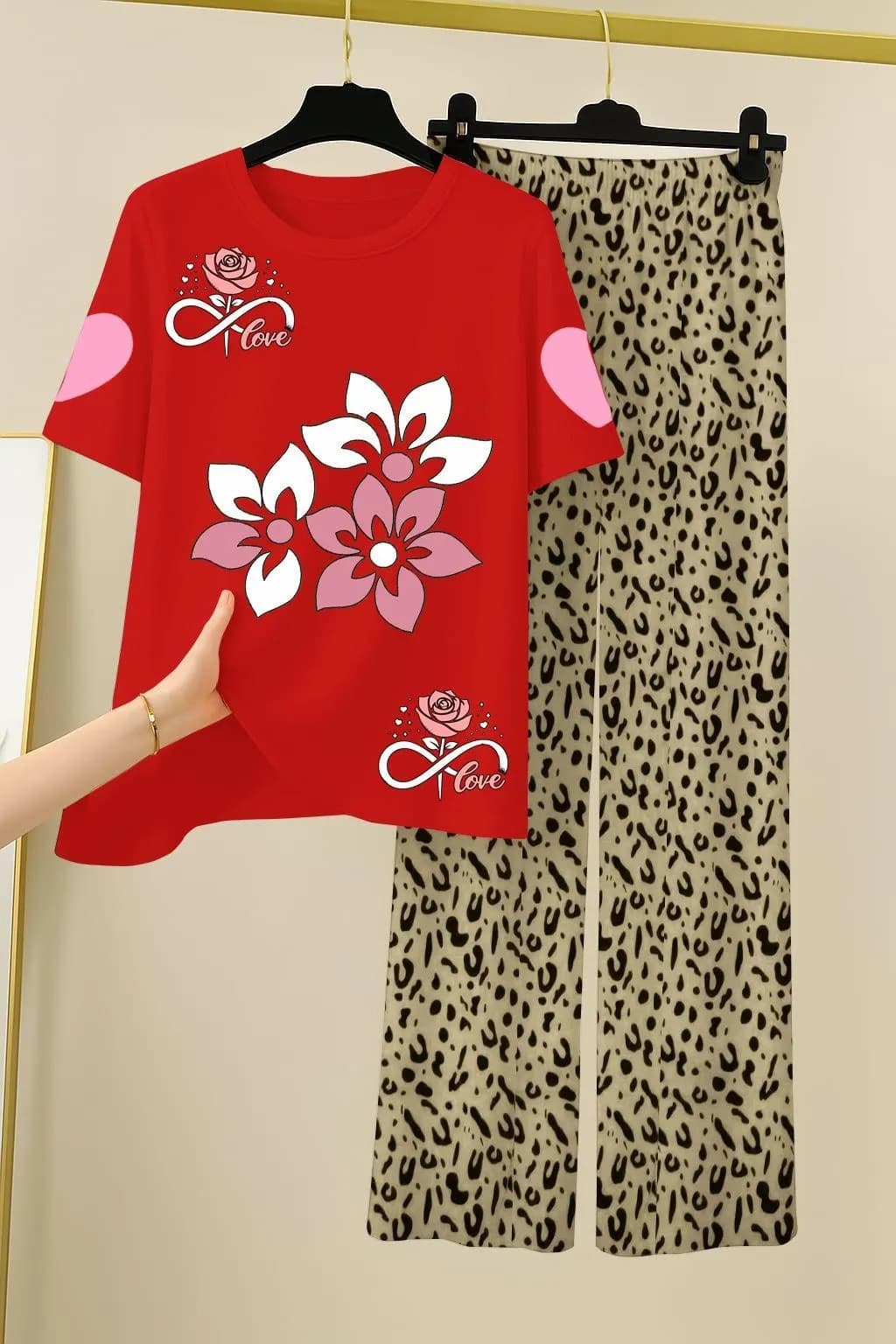 Red printed women's 2-pieces night suit